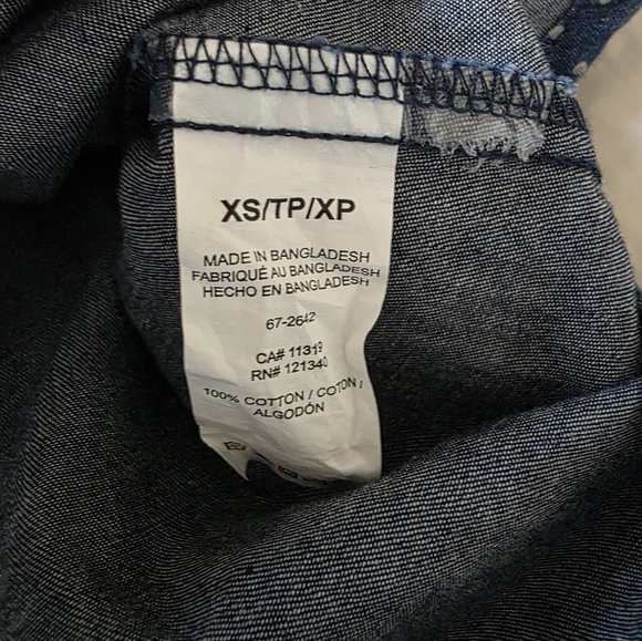 Dynamite Sleeveless Denim Front Tie Snap Button Top XS - Picture 6 of 6